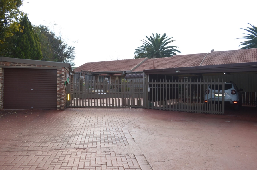 6 Bedroom Property for Sale in Doringkruin North West